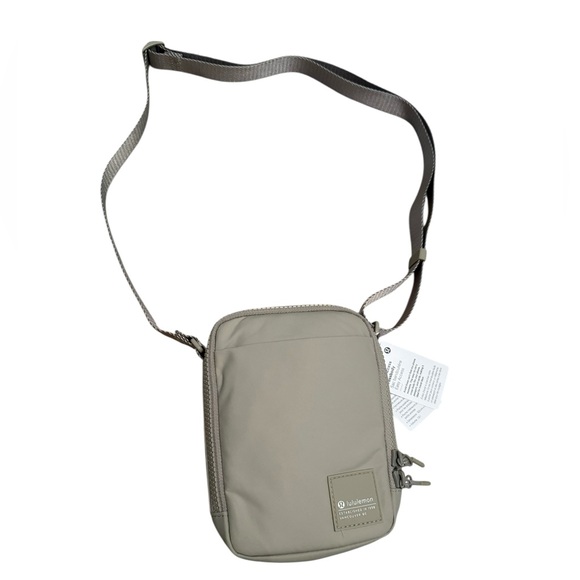 lululemon athletica Handbags - Lululemon Athletica Easy Access Crossbody Bag – Gray (NWT)